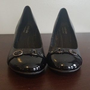 Black kitten heels, size 8W